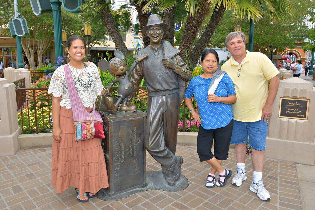 2024-05-24-Disney-California-Adventure-Park-Buena-vista-street_4.jpg